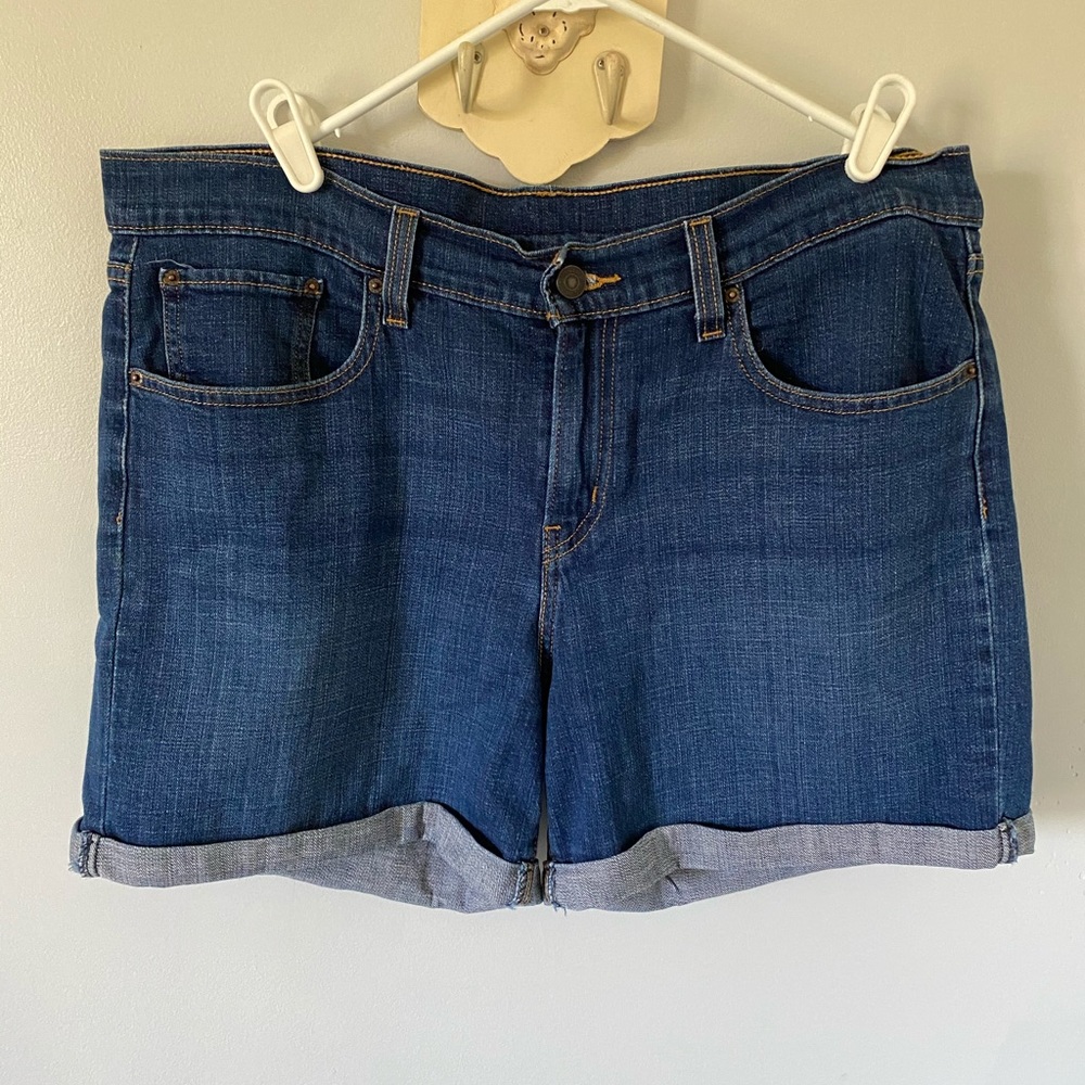 Levi’s Cuffed Shorts Size 31